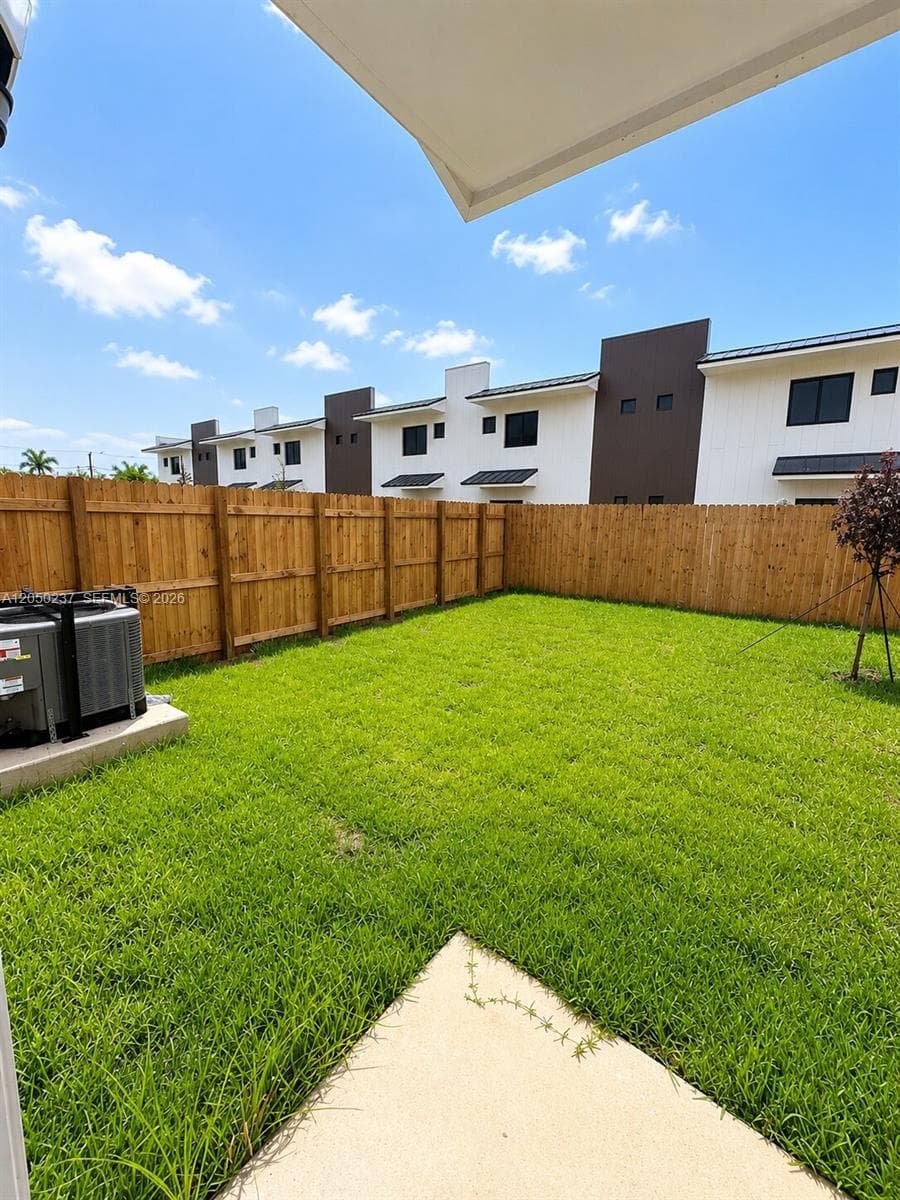 552 NW 7th St # 6, Florida City, FL 33034 photo 3