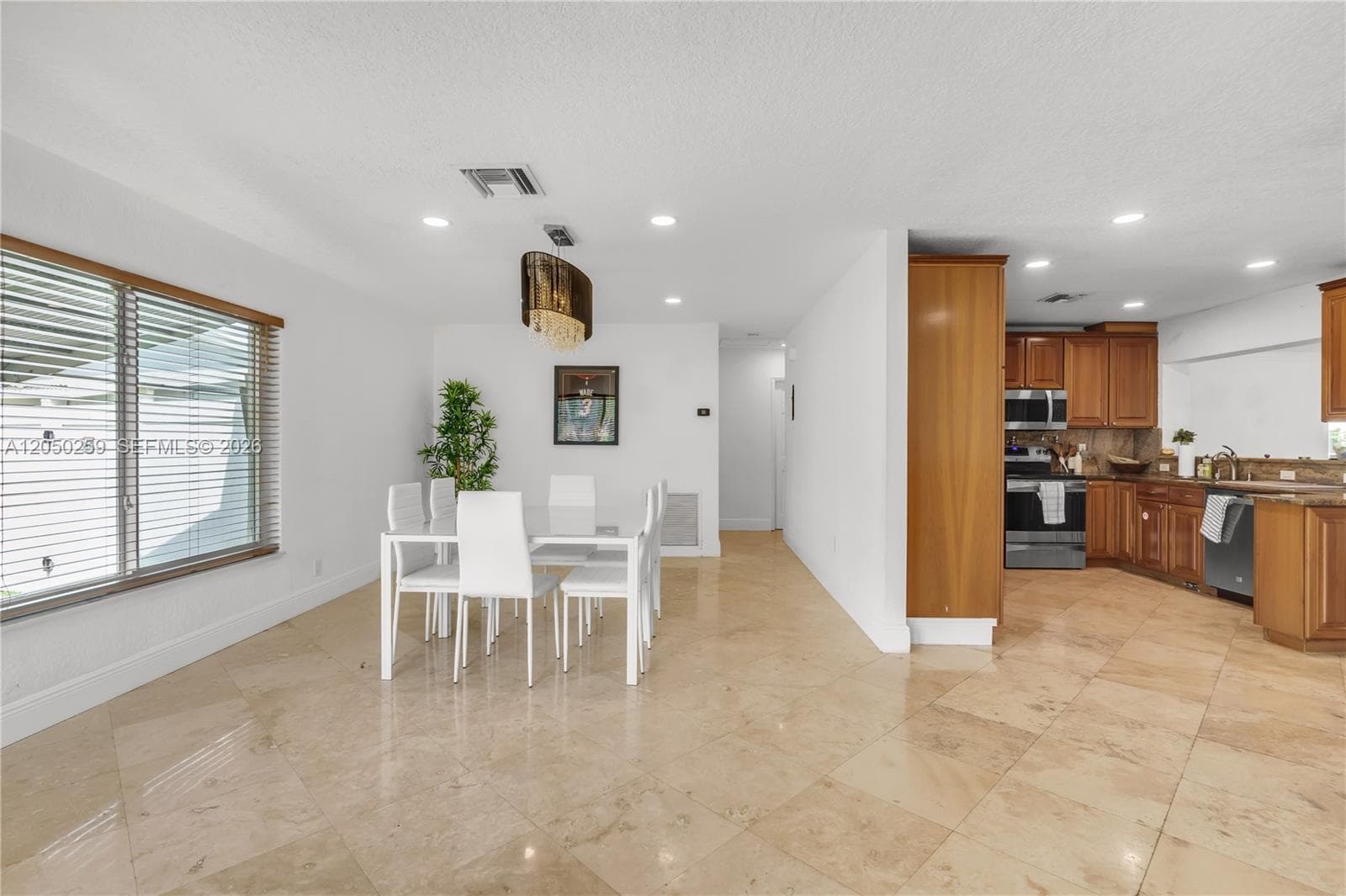 2424 NE 18th Ave, Wilton Manors, FL 33305 photo 2