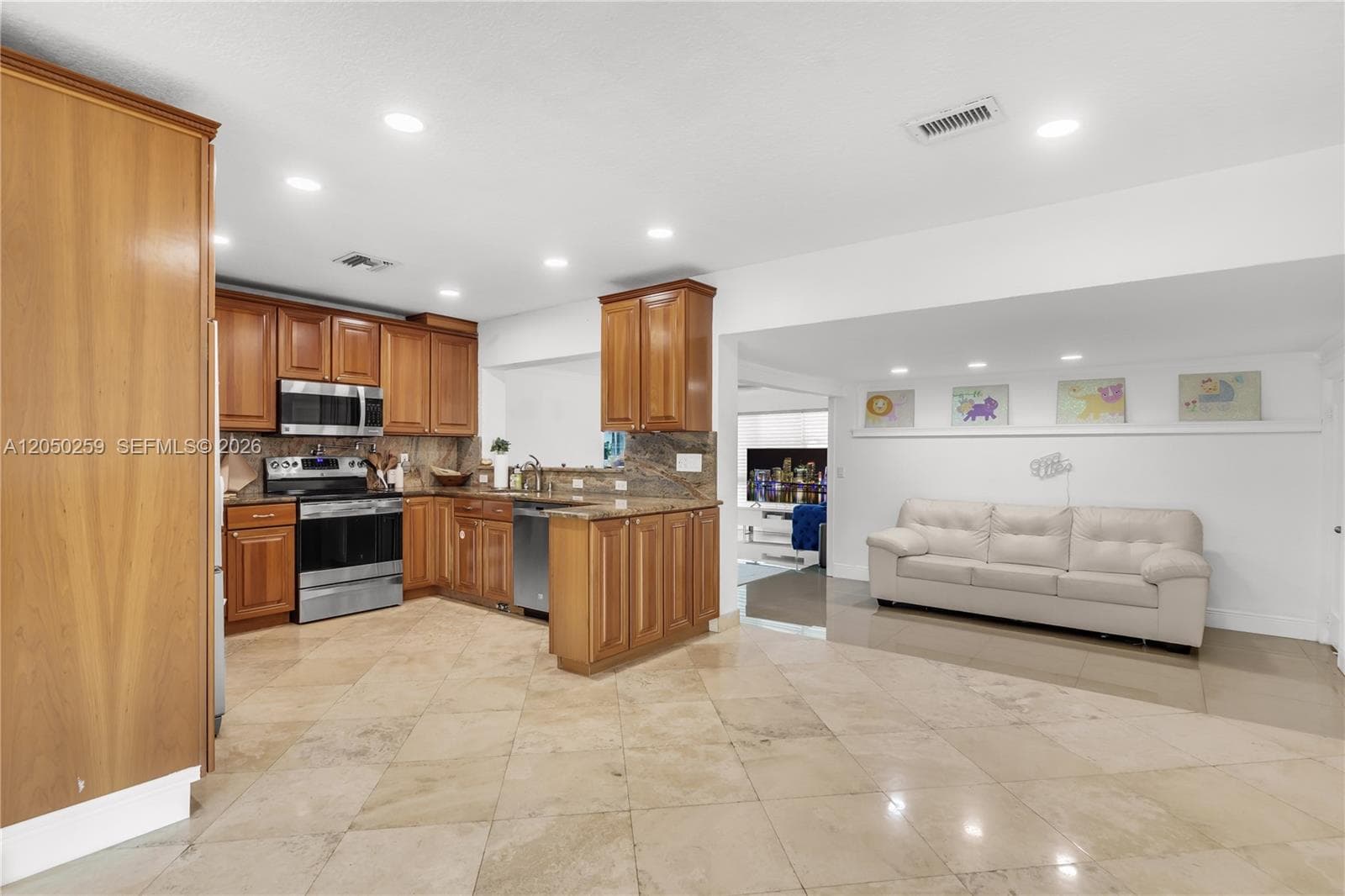2424 NE 18th Ave, Wilton Manors, FL 33305 photo 4