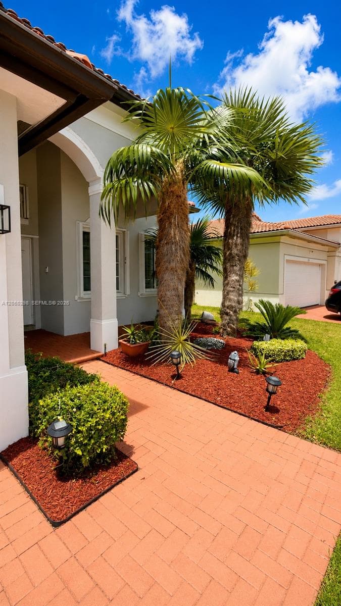 2116 NE 38th Rd, Homestead, FL 33033 photo 2
