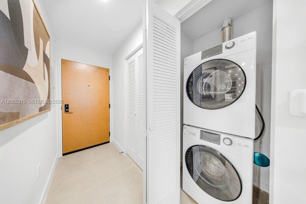 11 NE 6th St # 1106, Miami, FL 33132 photo 5