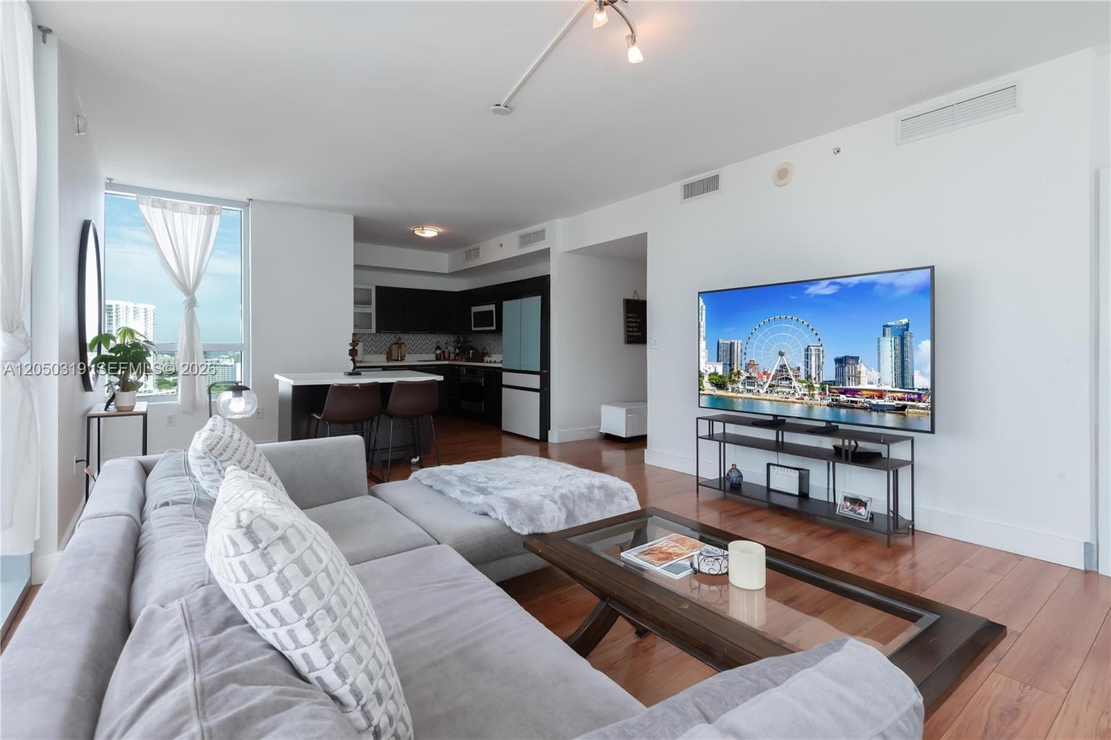 90 SW 3rd St # 2113, Miami, FL 33130 photo 2