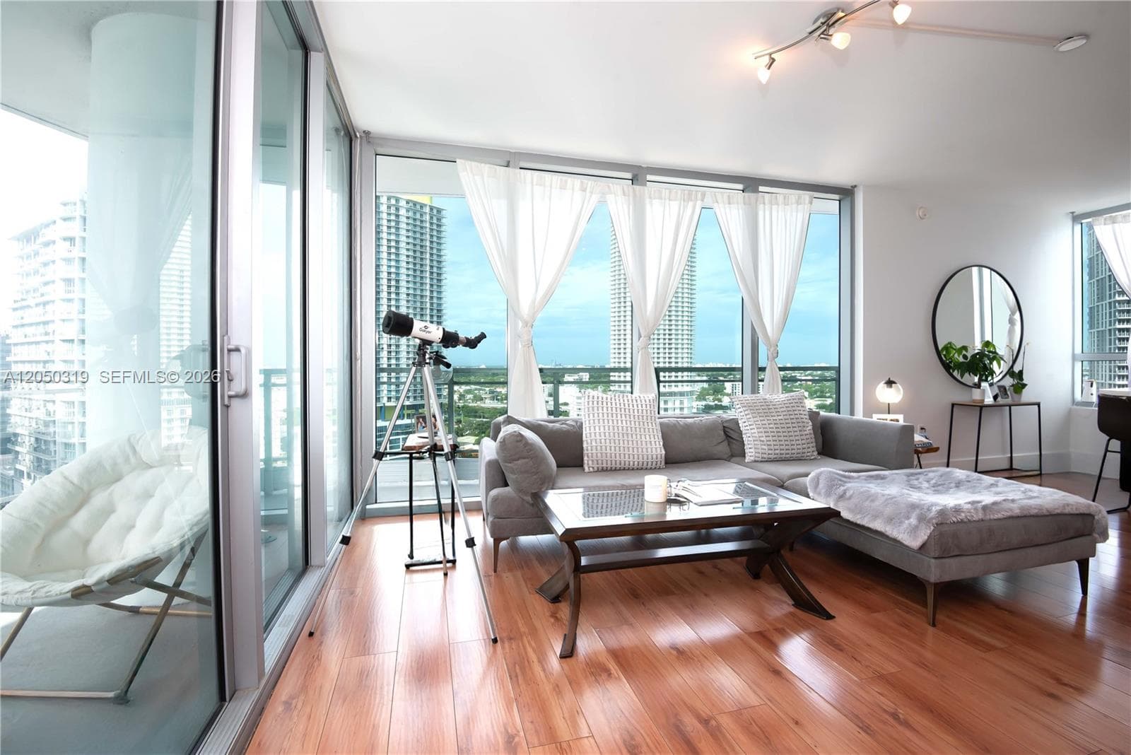 90 SW 3rd St # 2113, Miami, FL 33130 photo 3