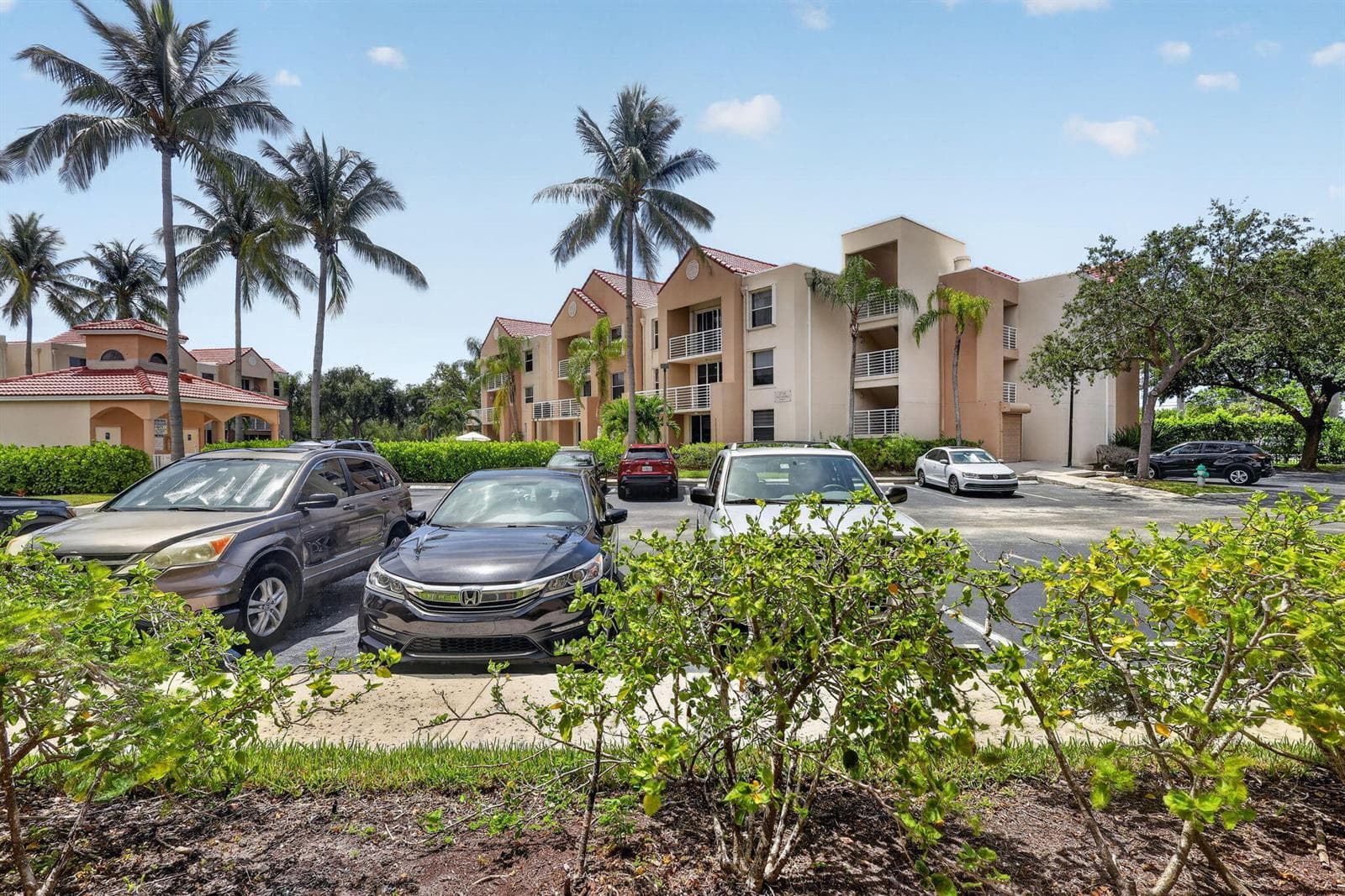 2731 Ocean Club Boulevard # 102, Hollywood, FL 33019 photo 2