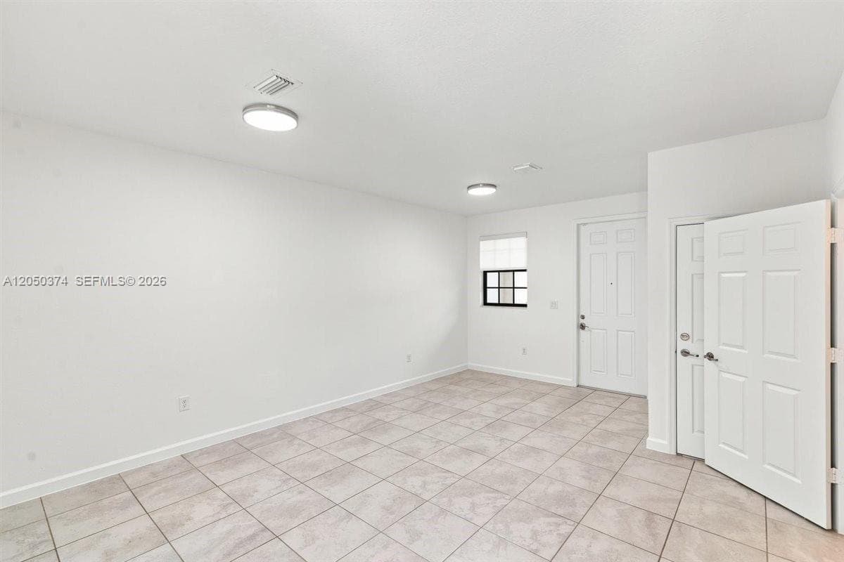 125 SE 34th Ter, Homestead, FL 33033 photo 5