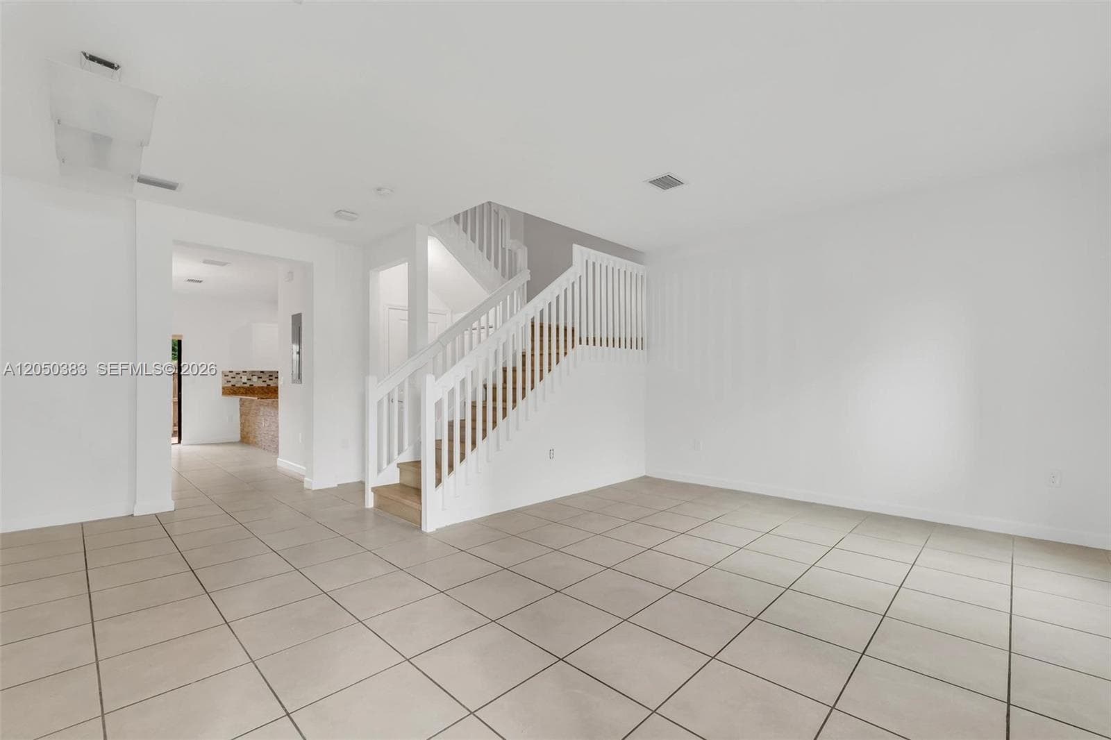 582 NE 207th St, Miami, FL 33179 photo 2