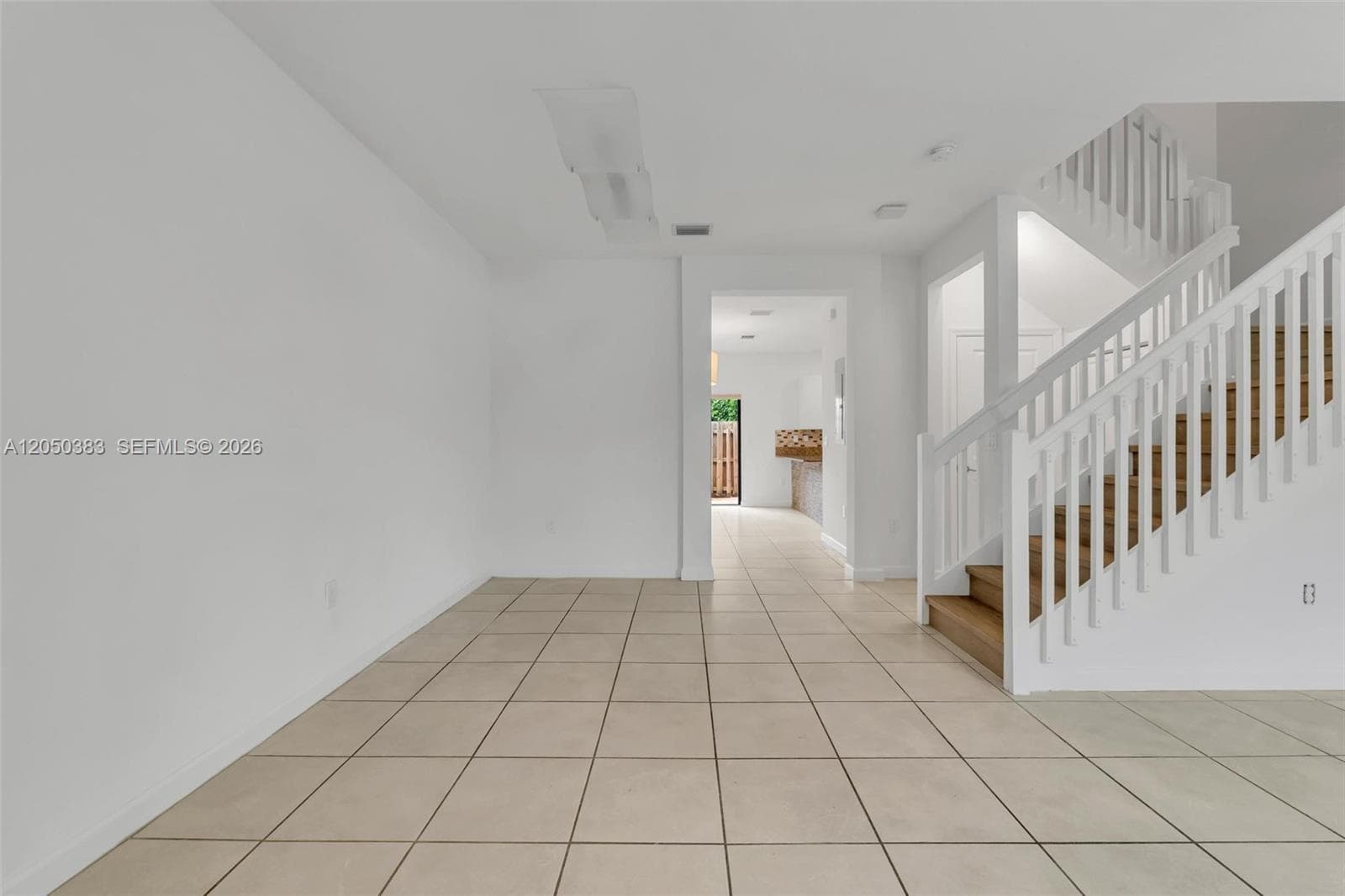 582 NE 207th St, Miami, FL 33179 photo 5