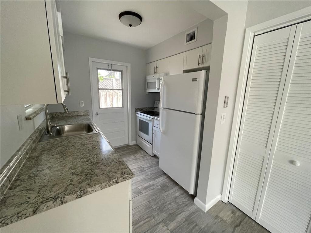 616 NE 11th Avenue, Pompano Beach, FL 33060 photo 4