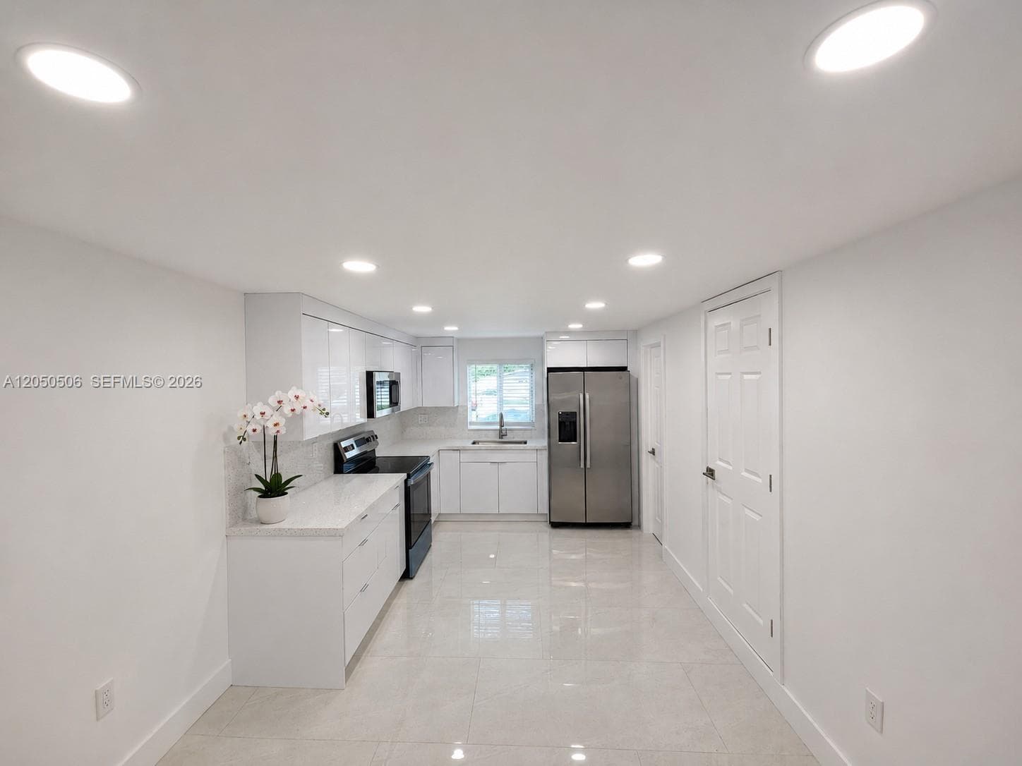 5190 E 1st Ave # B, Hialeah, FL 33013 photo 2