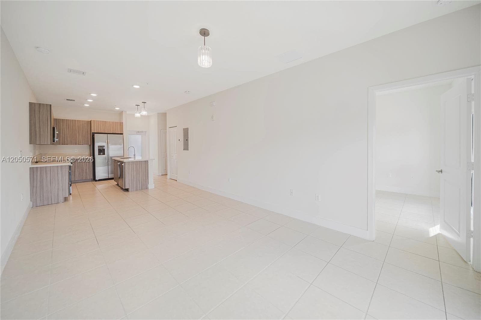 8265 NW 41st St # C-202, Doral, FL 33166 photo 3