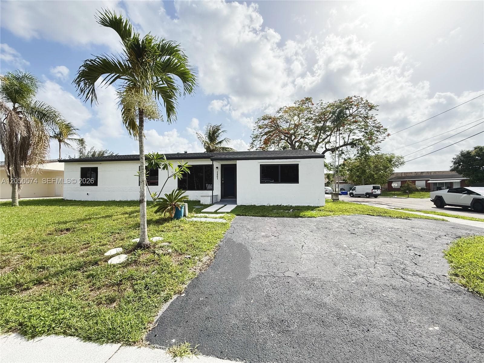 2401 SW 50th Ter, Plantation, FL 33317