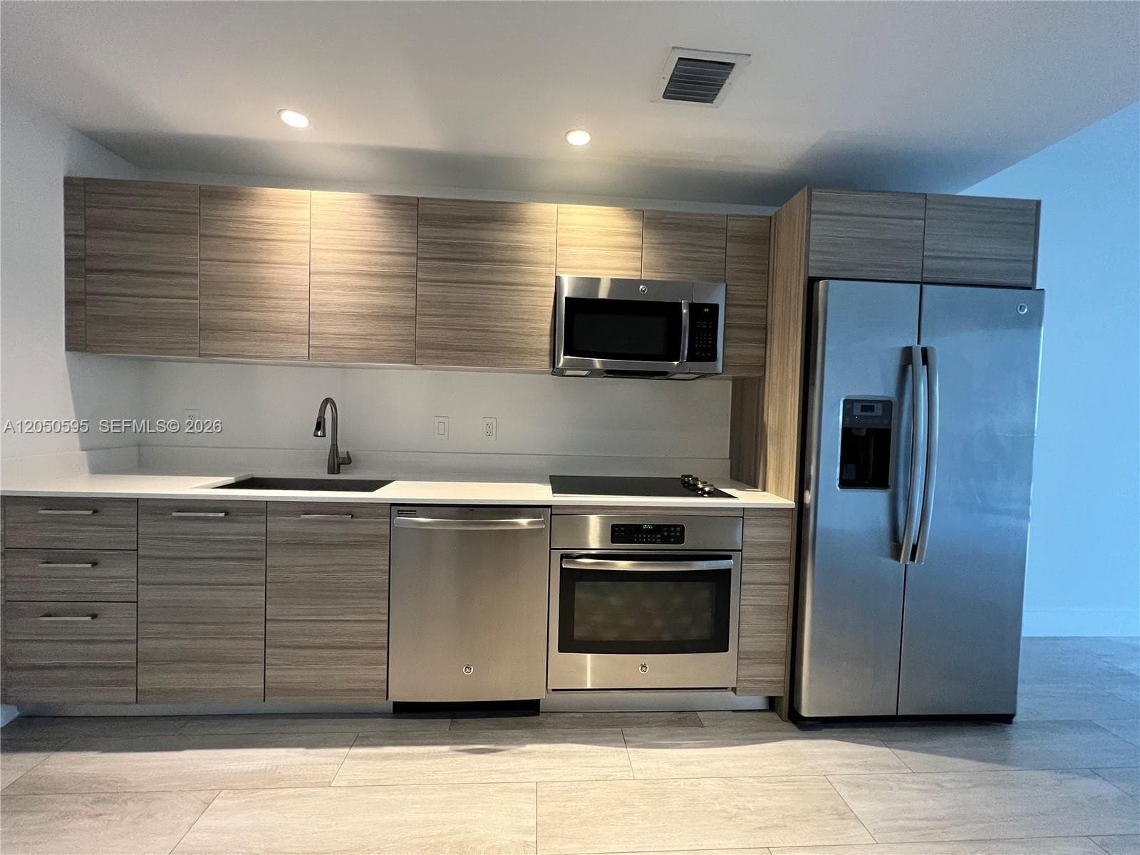 121 NE 34th St # L505, Miami, FL 33137 photo 3