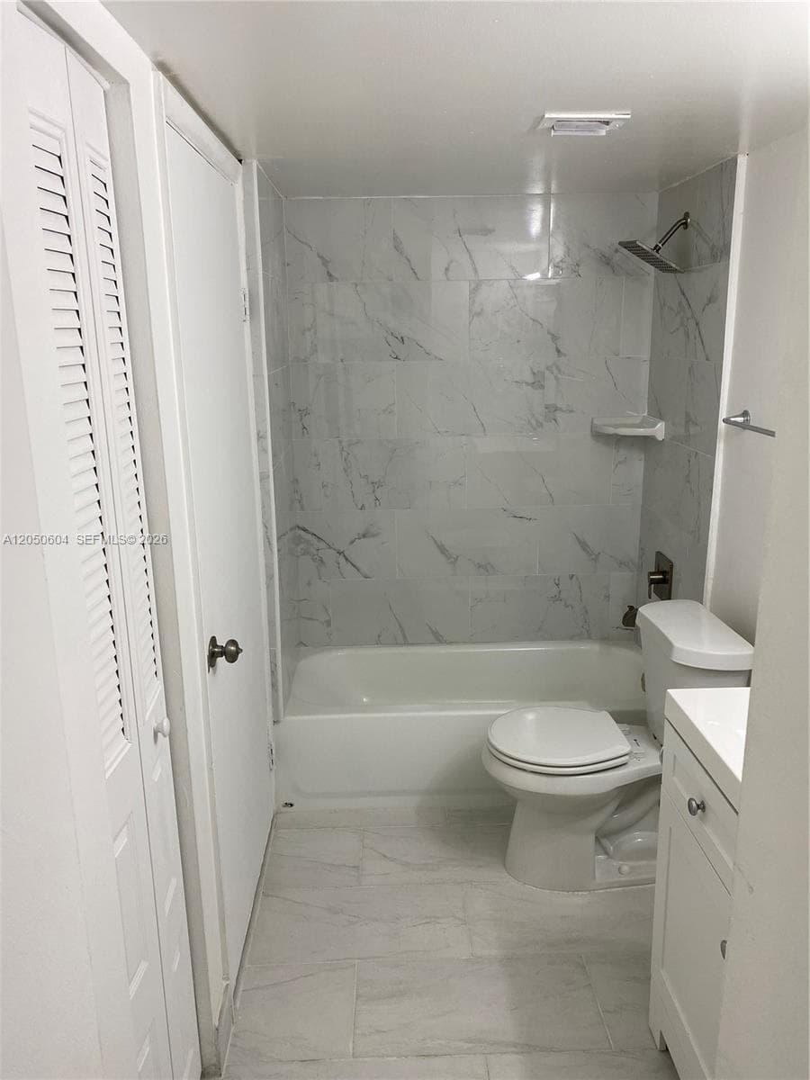 486 NW 165th St Rd # B-307, Miami, FL 33169 photo 5