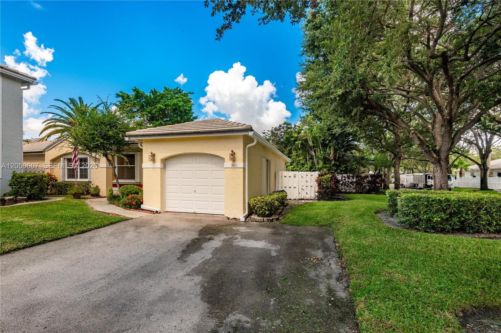 9852 NW 9th Ct, Plantation, FL 33324 photo 2