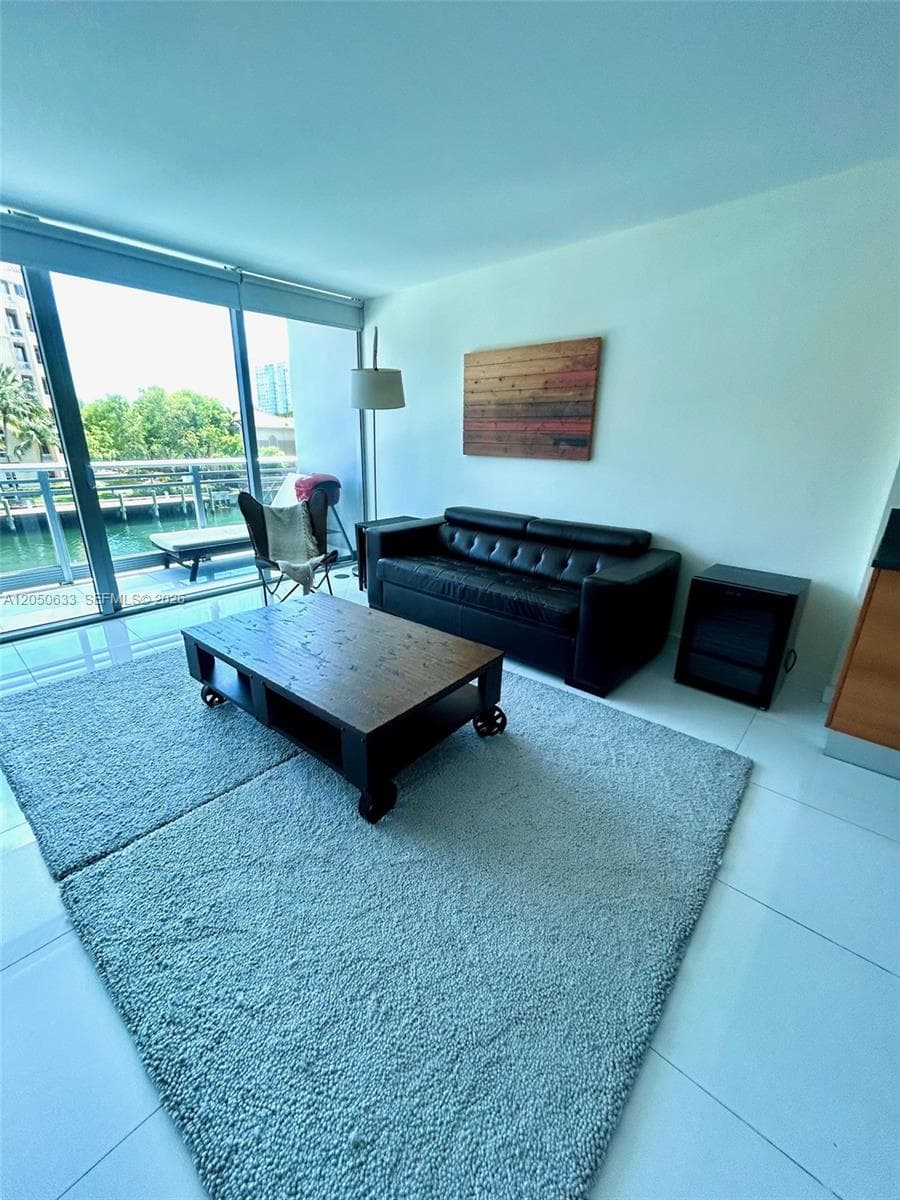 2950 NE 188th St # 216, Aventura, FL 33180 photo 2