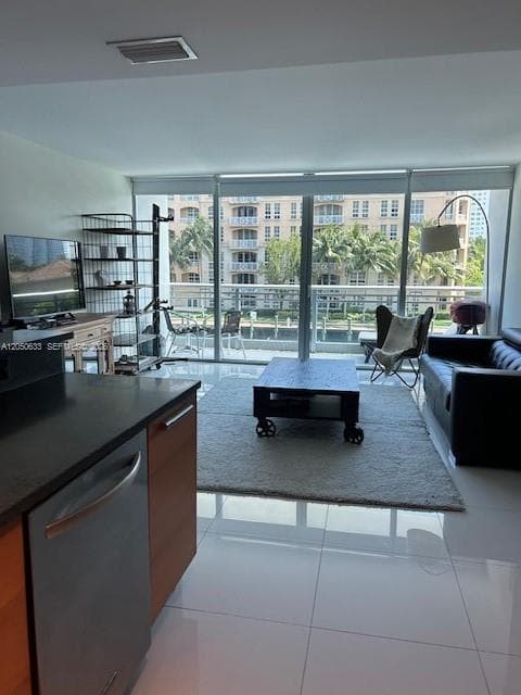 2950 NE 188th St # 216, Aventura, FL 33180