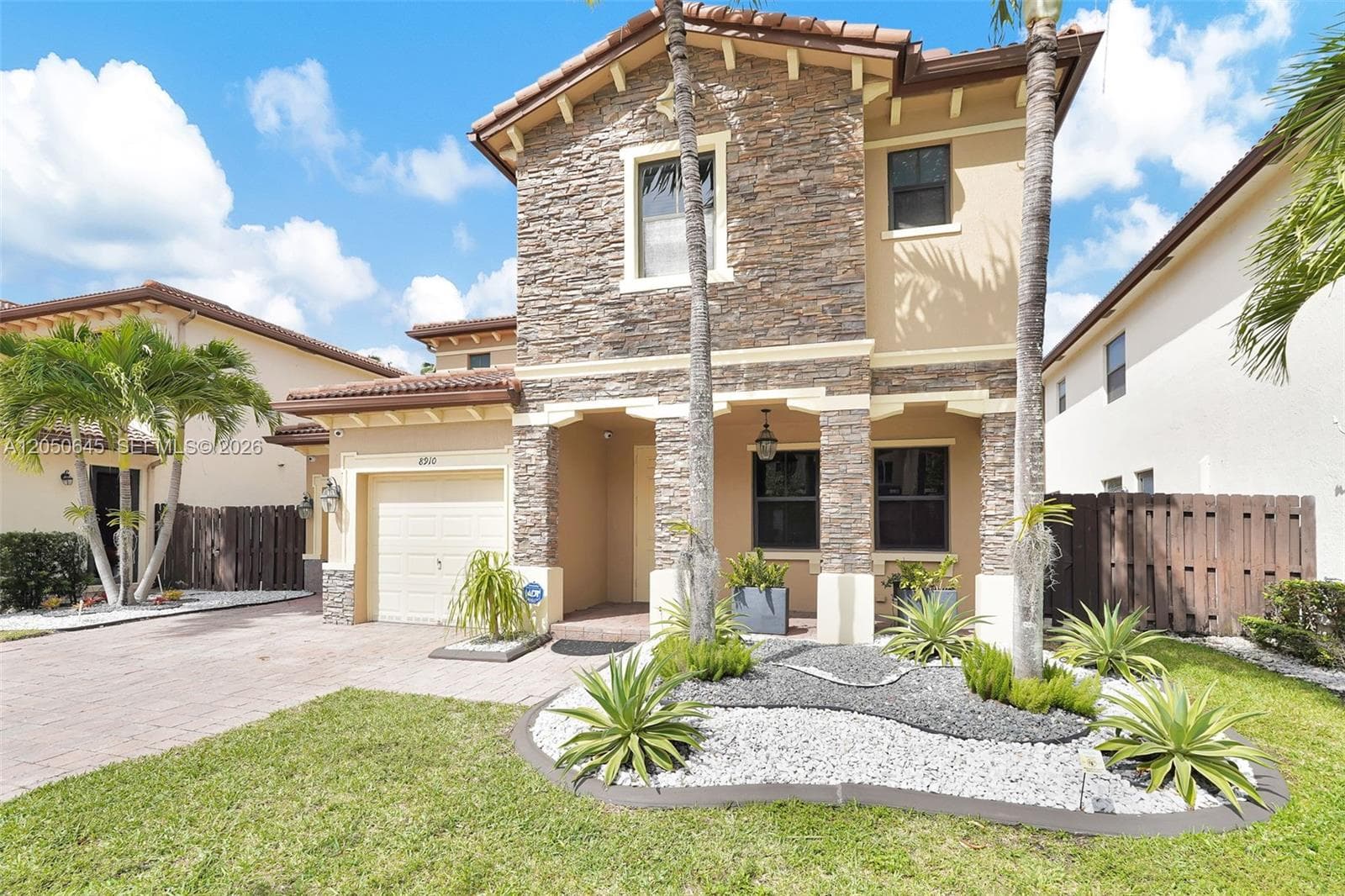 8910 NW 98th Ct, Doral, FL 33178 photo 2