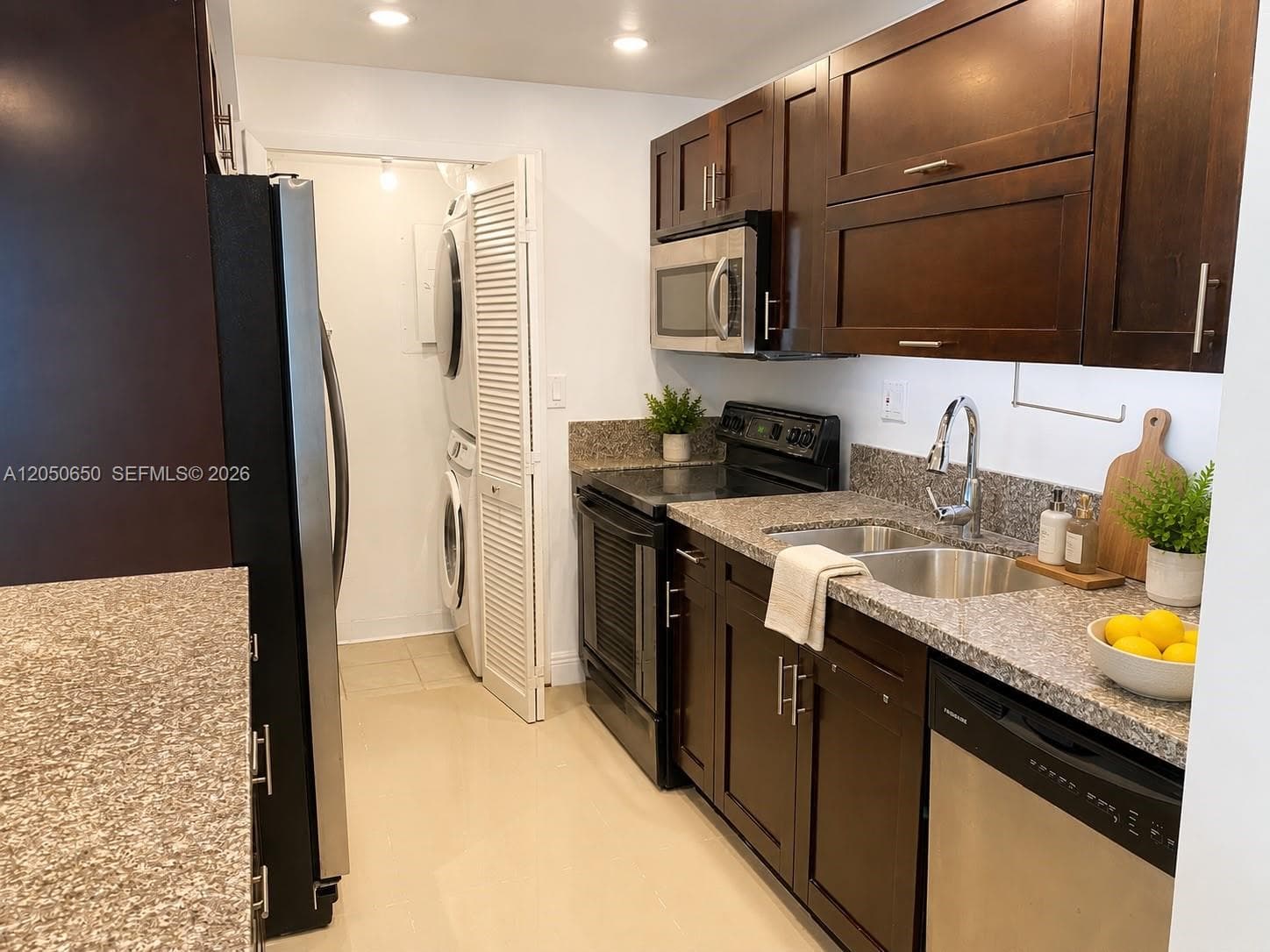 100 Lakeview Dr # 316, Weston, FL 33326 photo 3