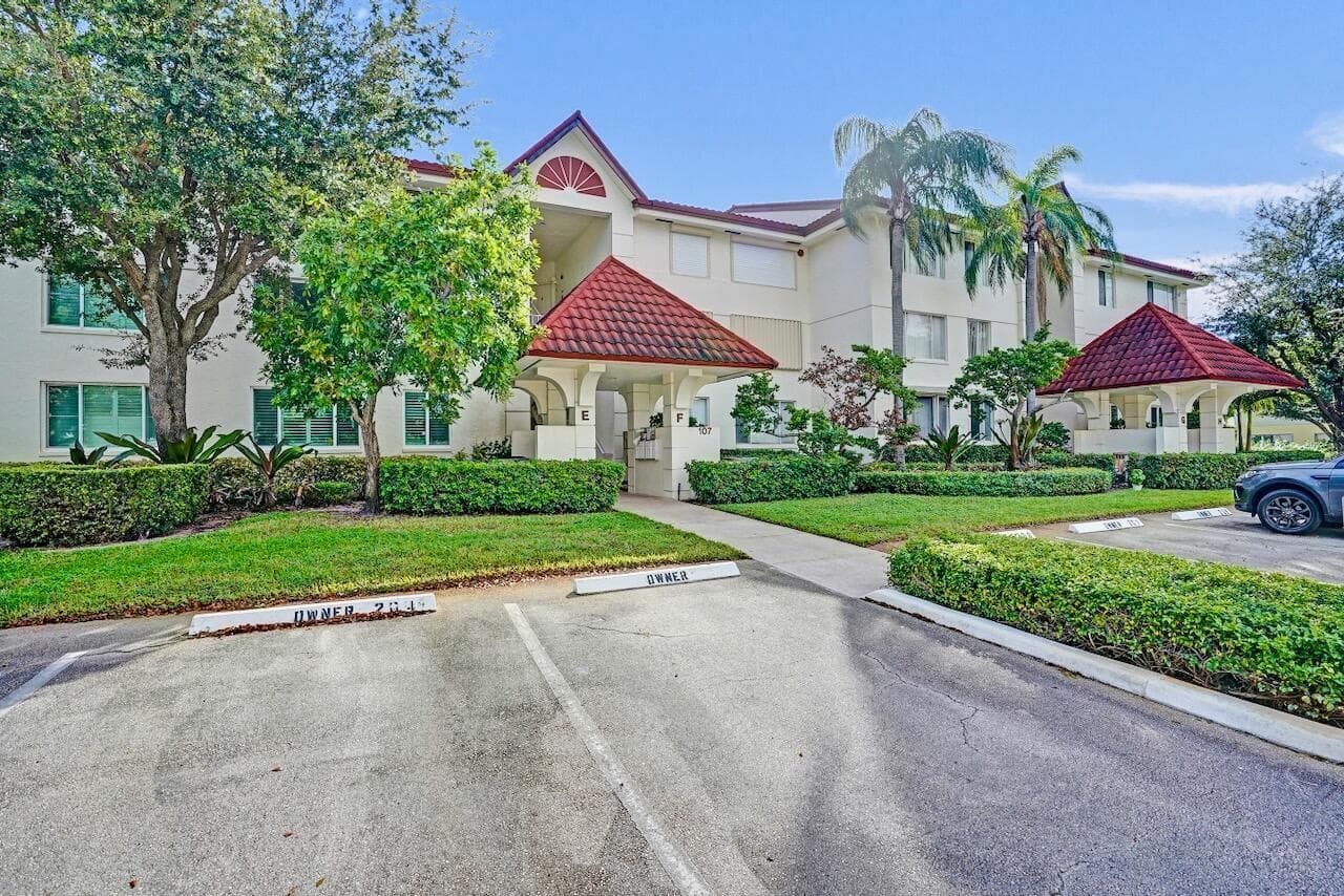 107 Half Moon Circle # H1, Hypoluxo, FL 33462 photo 5