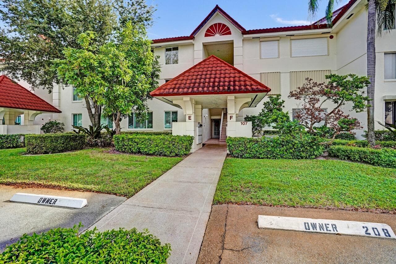 107 Half Moon Circle # H1, Hypoluxo, FL 33462 photo 4