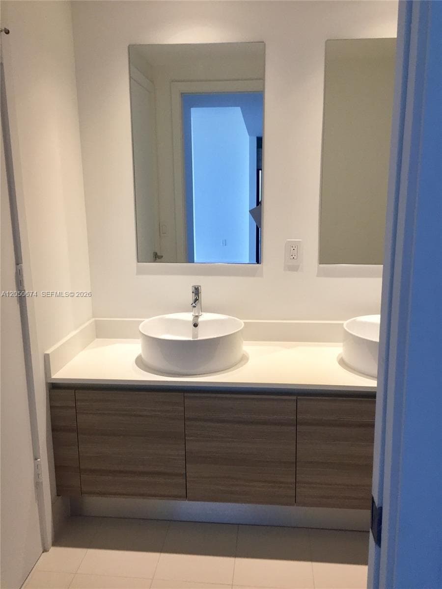 121 NE 34th St # 912, Miami, FL 33137 photo 4