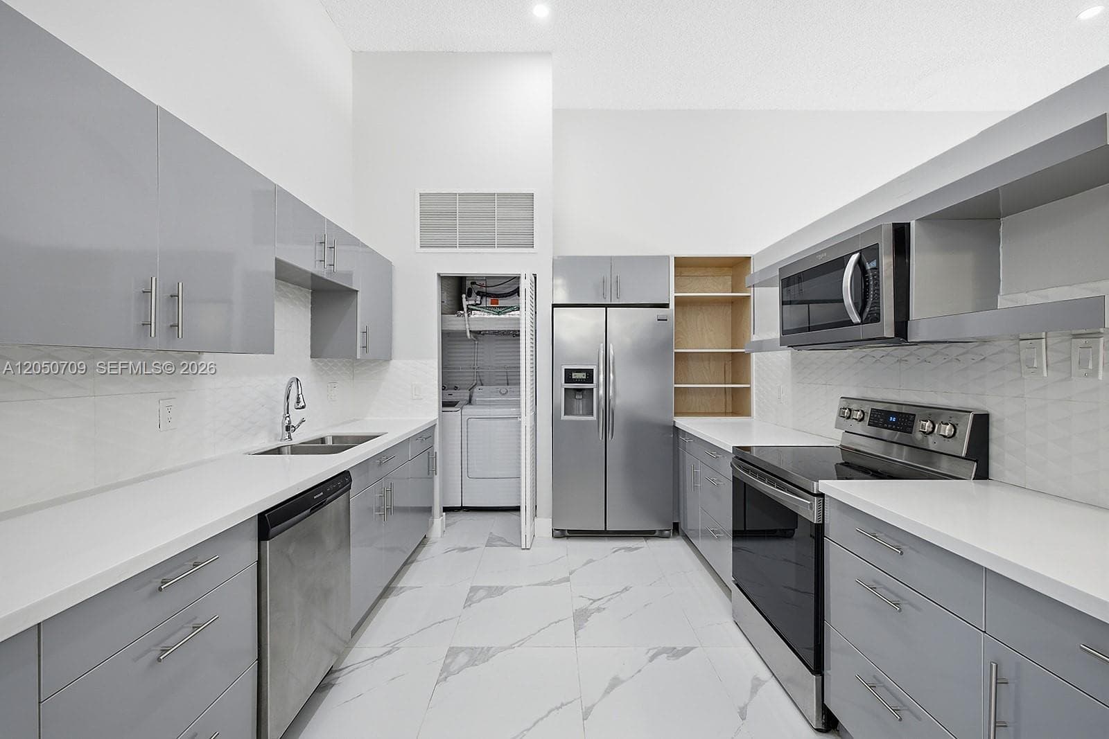 605 Leslie Dr, Hallandale Beach, FL 33009 photo 4