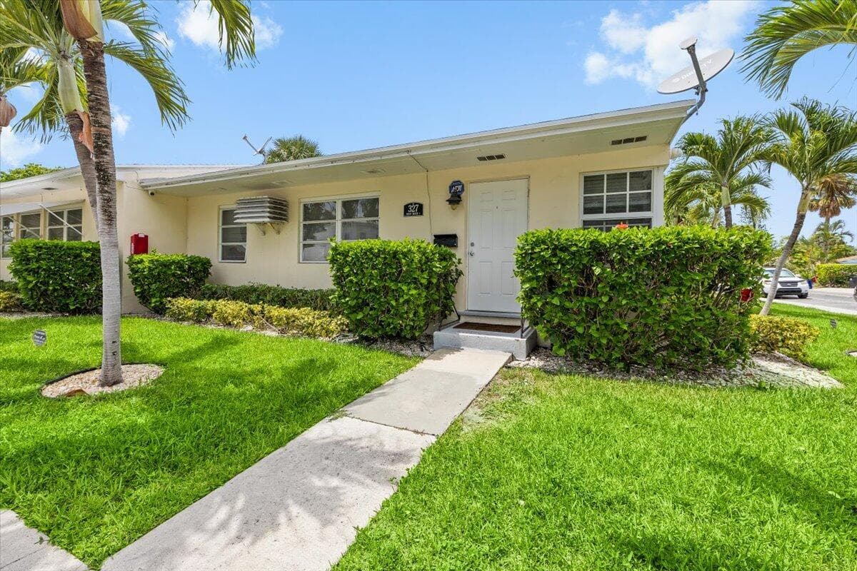 327 S Ocean Breeze # 1, Lake Worth, FL 33460 photo 2