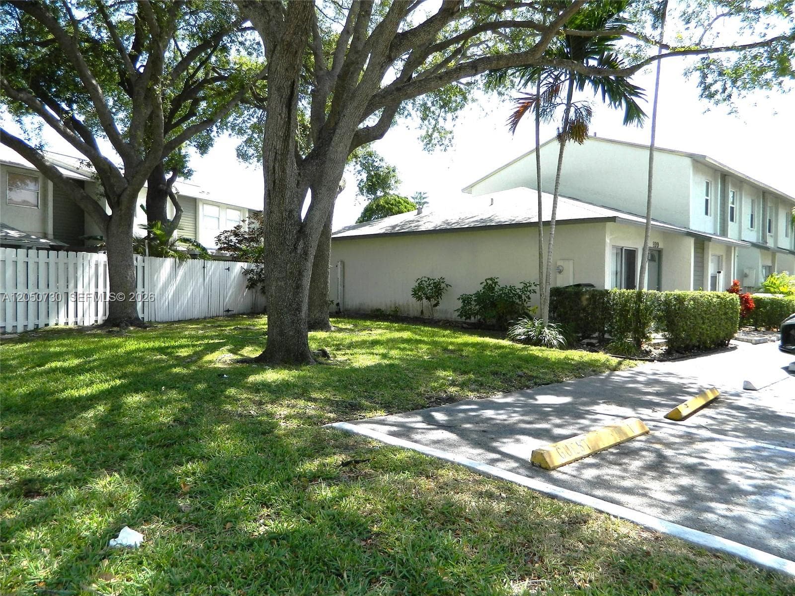 899 Crystal Lake Dr # 899, Deerfield Beach, FL 33064