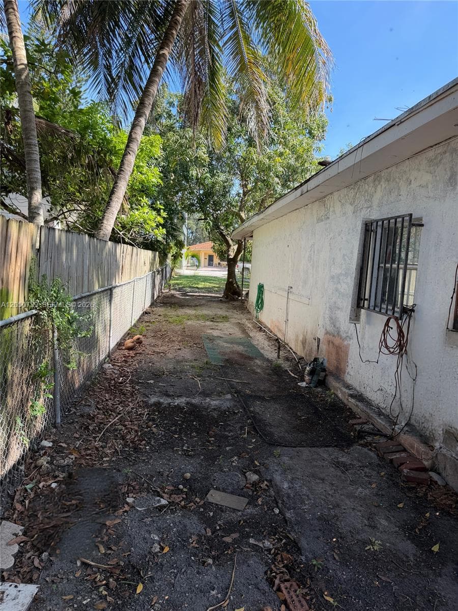 3555 SW 23rd St, Miami, FL 33145 photo 5