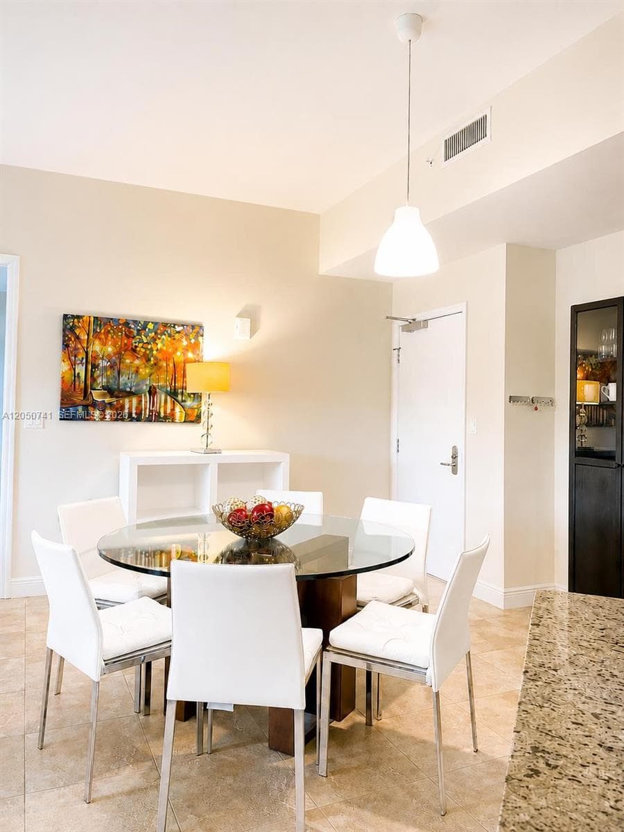 20000 E Country Club Dr # 405, Aventura, FL 33180 photo 4