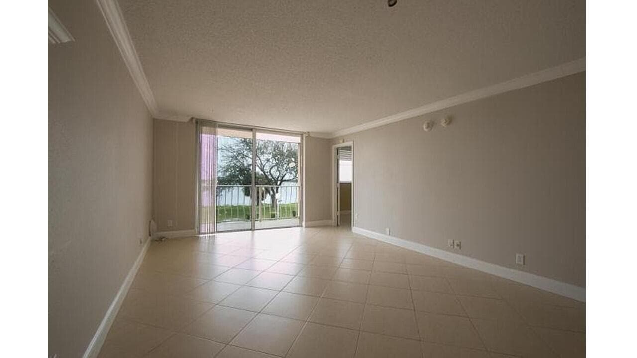 480 Executive Center Drive # 2g, West Palm Beach, FL 33401 photo 3
