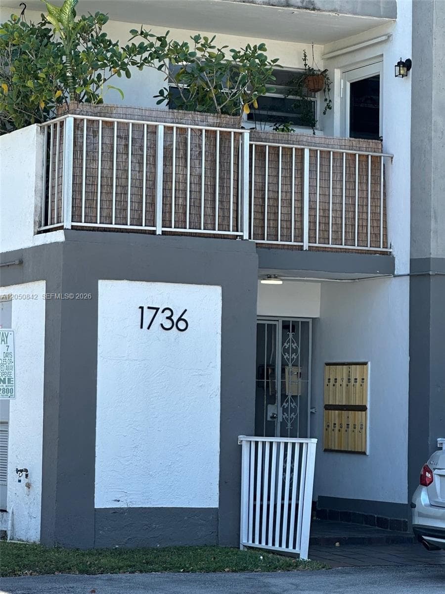 1736 SW 19th St # 404, Miami, FL 33145 photo 2