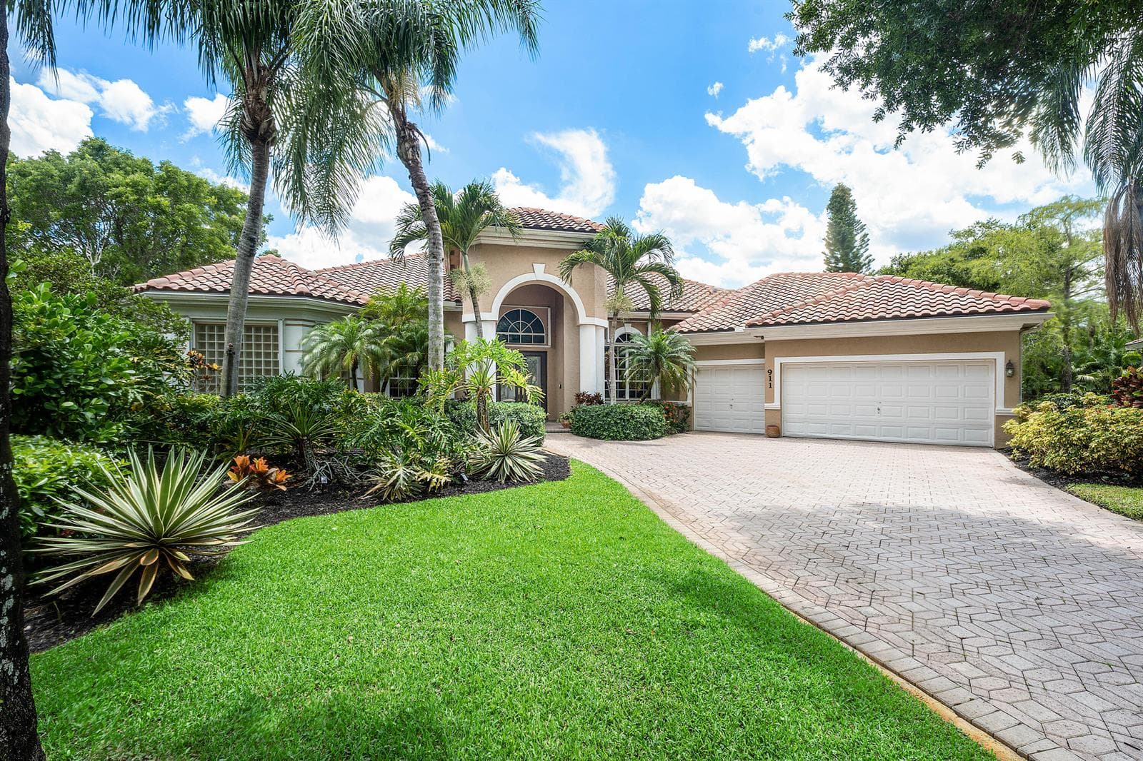 911 Forest Glen Lane, Wellington, FL 33414 photo 4