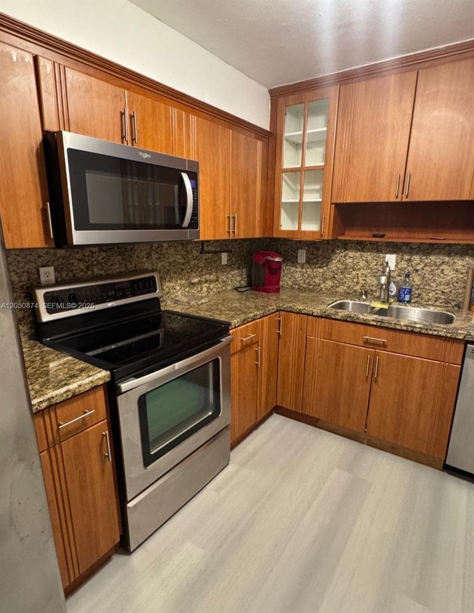 7300 NW 17th St # 408, Plantation, FL 33313