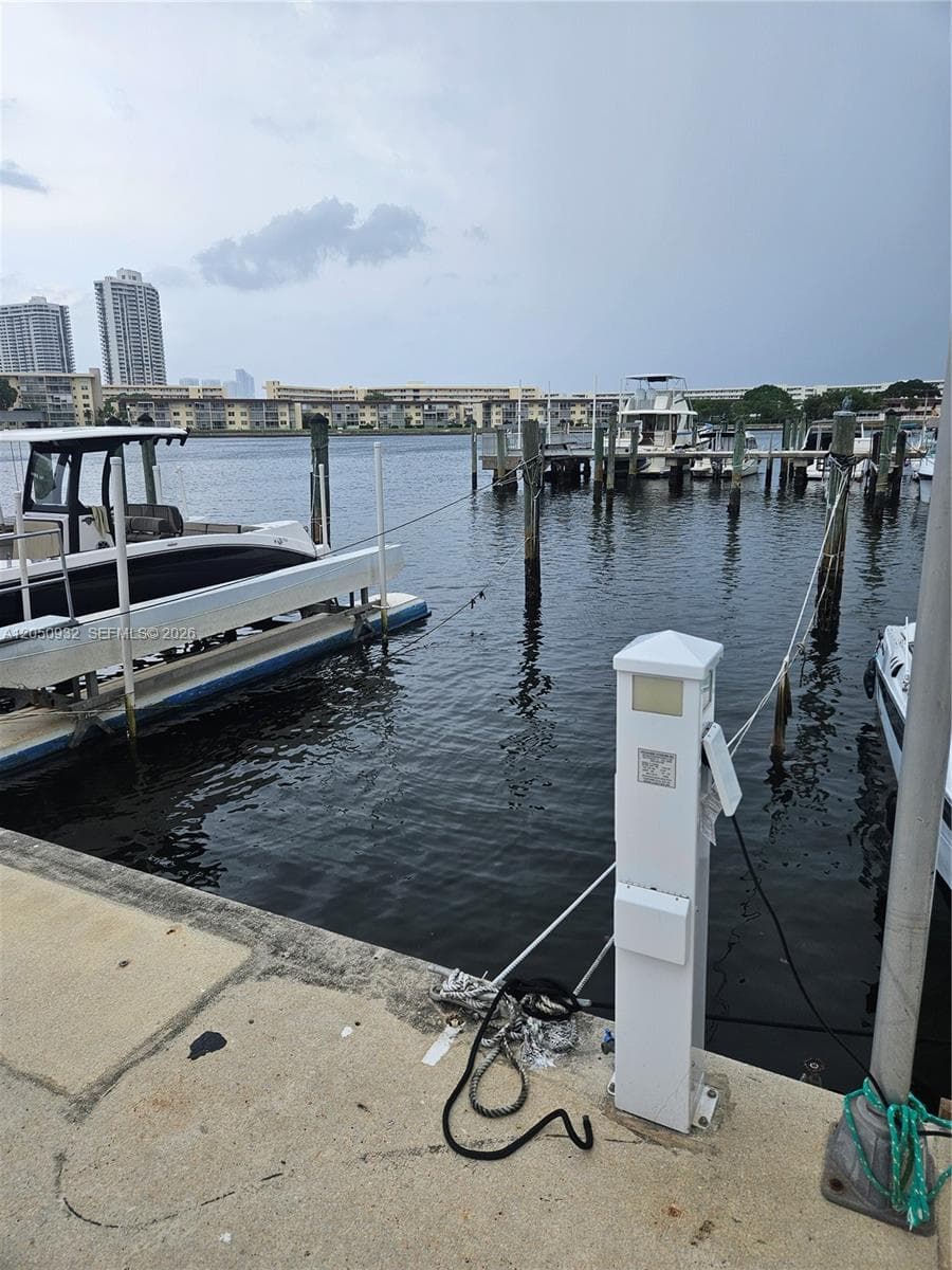 18081 Biscayne Blvd # 602, Aventura, FL 33160 photo 2