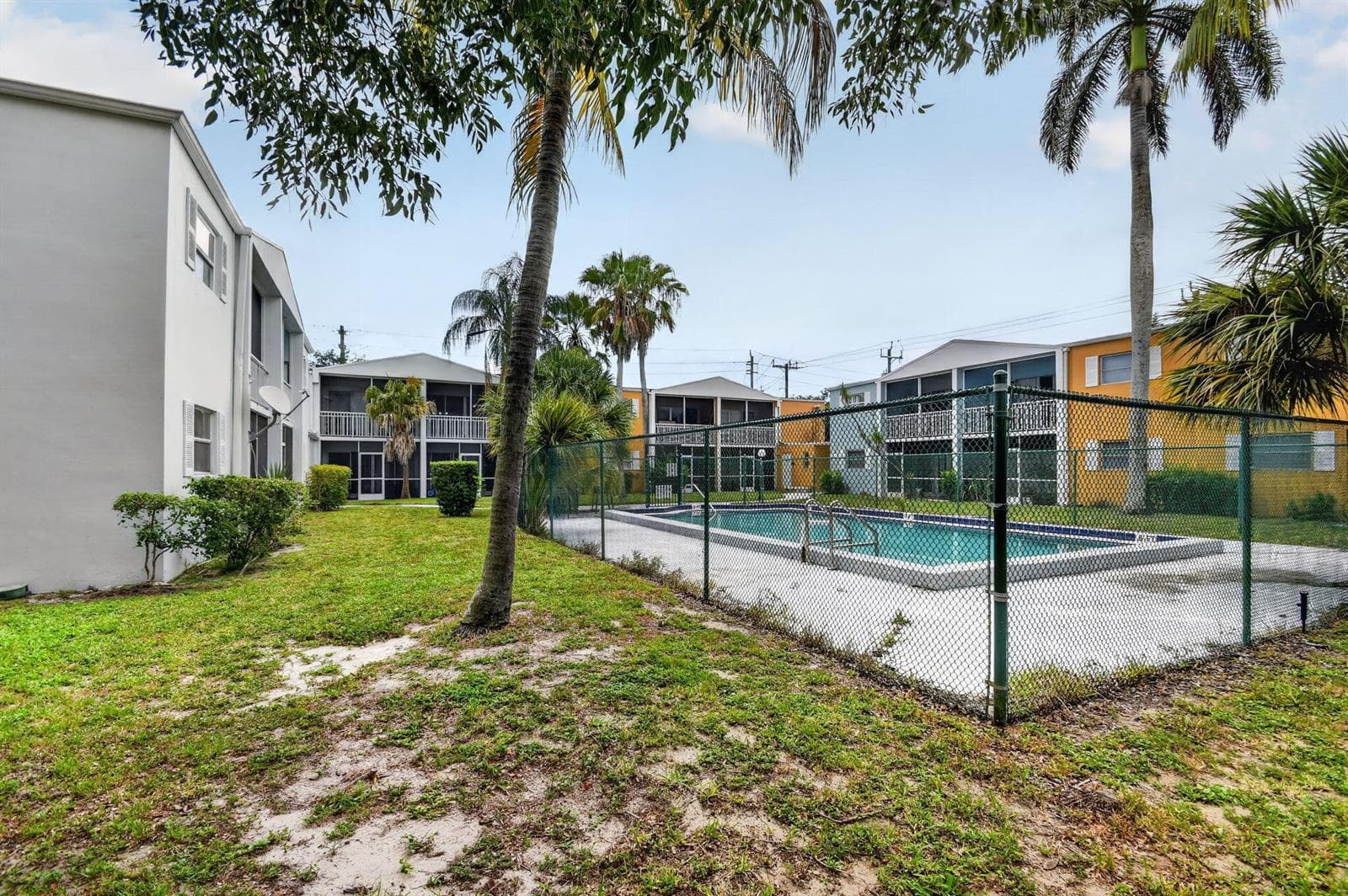 1505 Crescent Circle # B24, Lake Park, FL 33403 photo 5