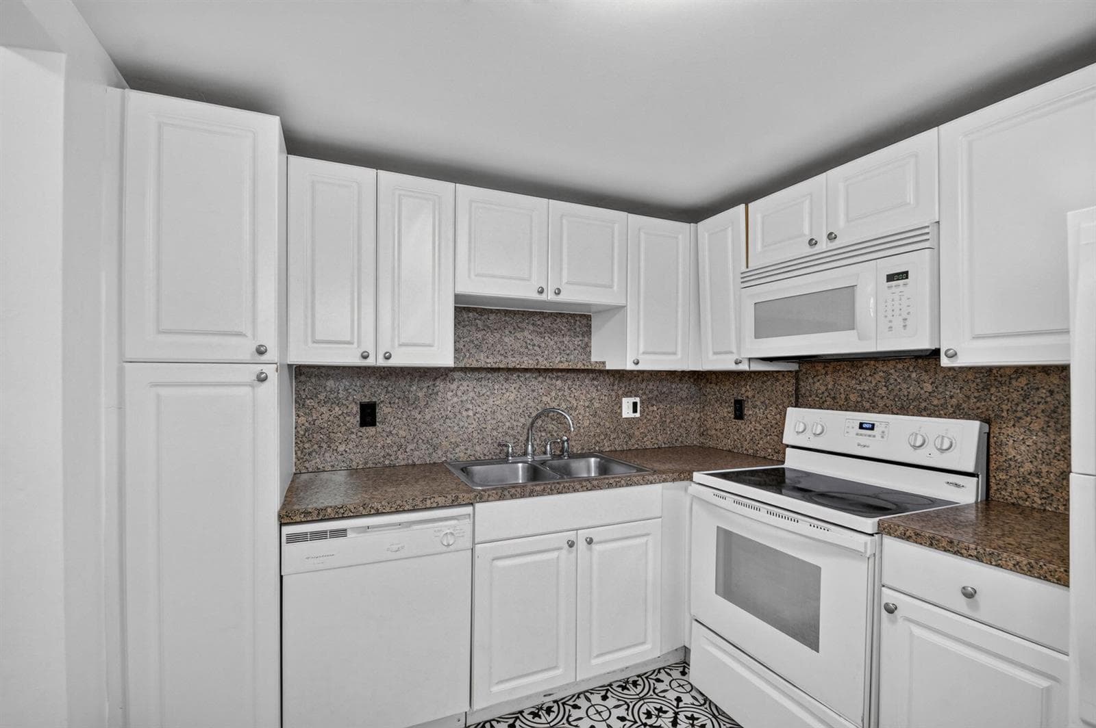 1505 Crescent Circle # B24, Lake Park, FL 33403 photo 4