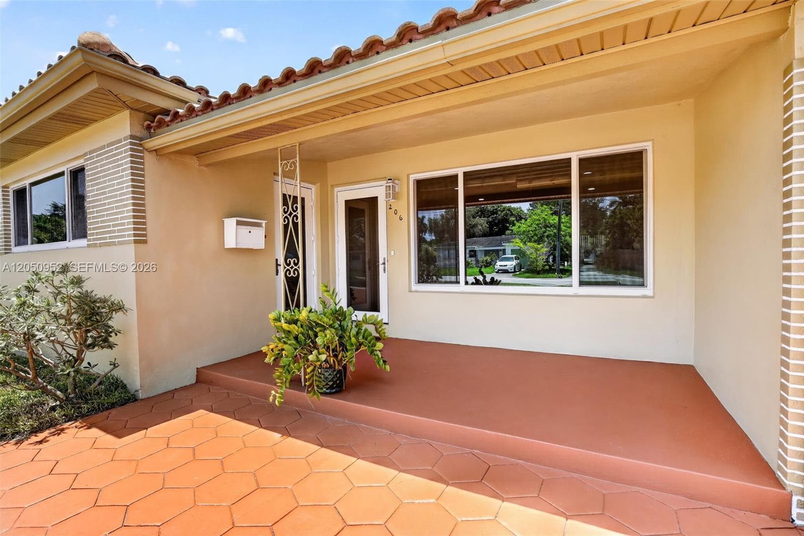 206 N 32nd Ave, Hollywood, FL 33021 photo 2