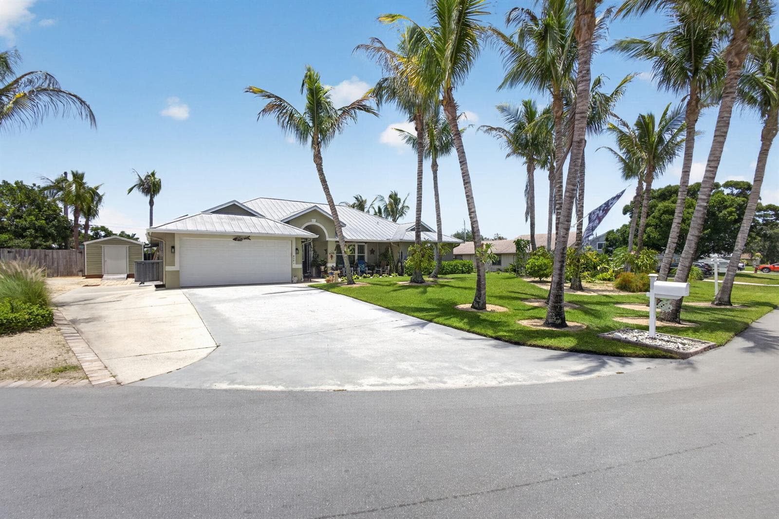 8081 SE Shiloh Terrace, Hobe Sound, FL 33455 photo 4