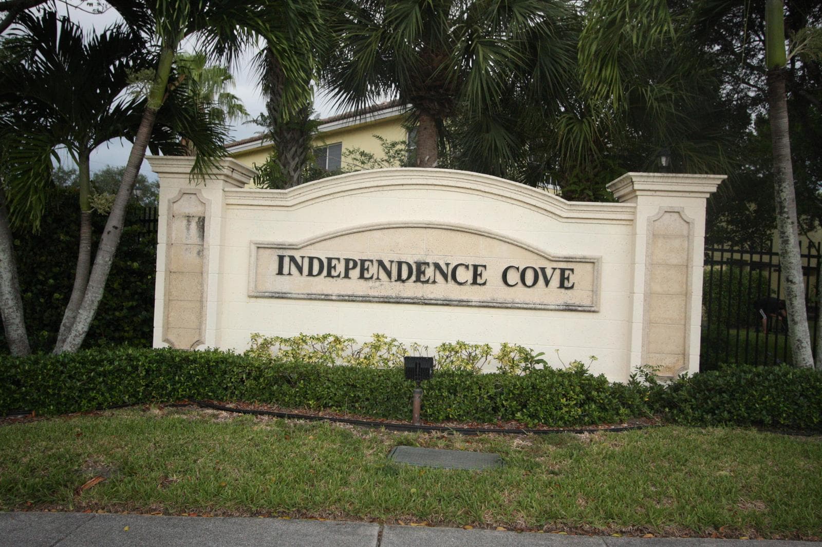 945 Imperial Lake Road, FL 33413