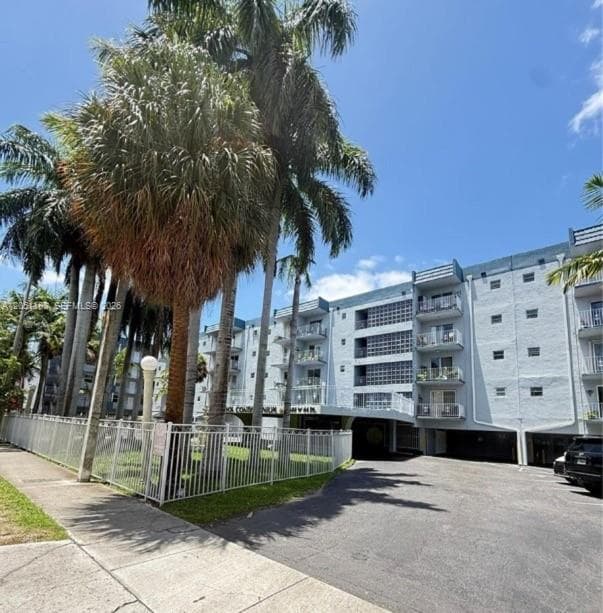 1655 W 44th Pl # 304, Hialeah, FL 33012