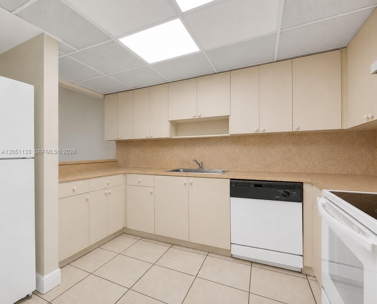 6940 Miami Gardens Dr # 1-531, Hialeah, FL 33015 photo 3