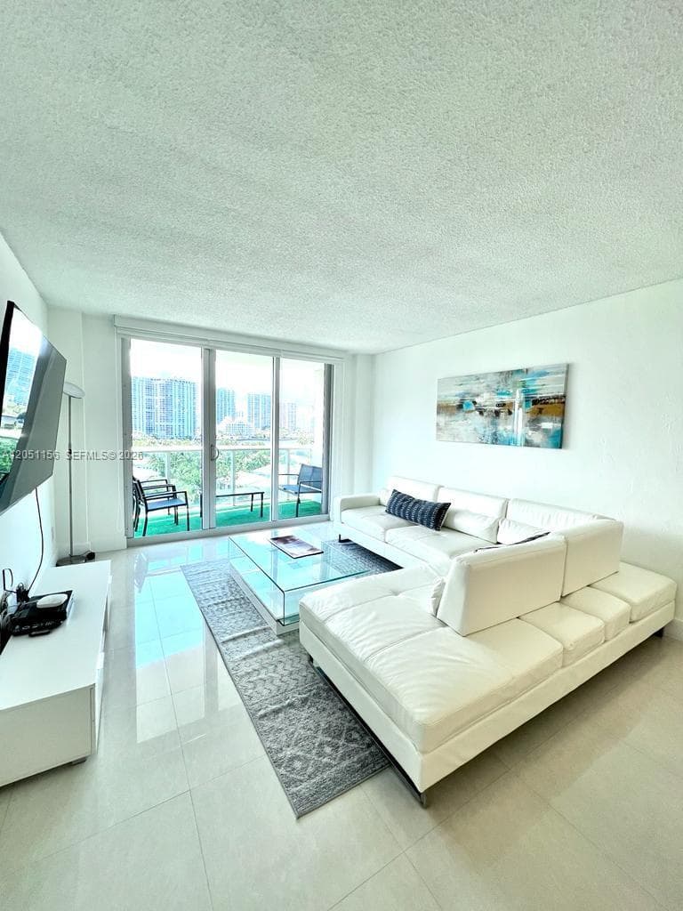 19370 Collins Ave # 918, Sunny Isles Beach, FL 33160 photo 3