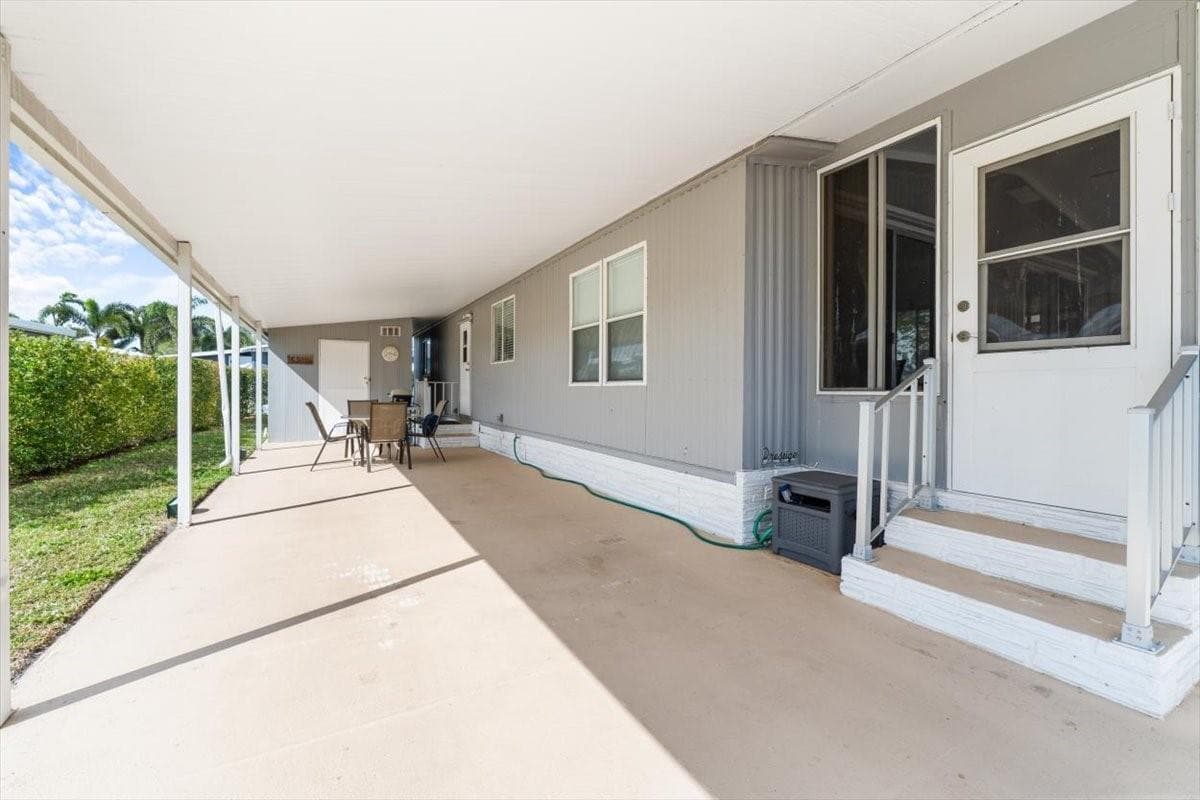5389 NW 3rd Avenue, Deerfield Beach, FL 33064 photo 2