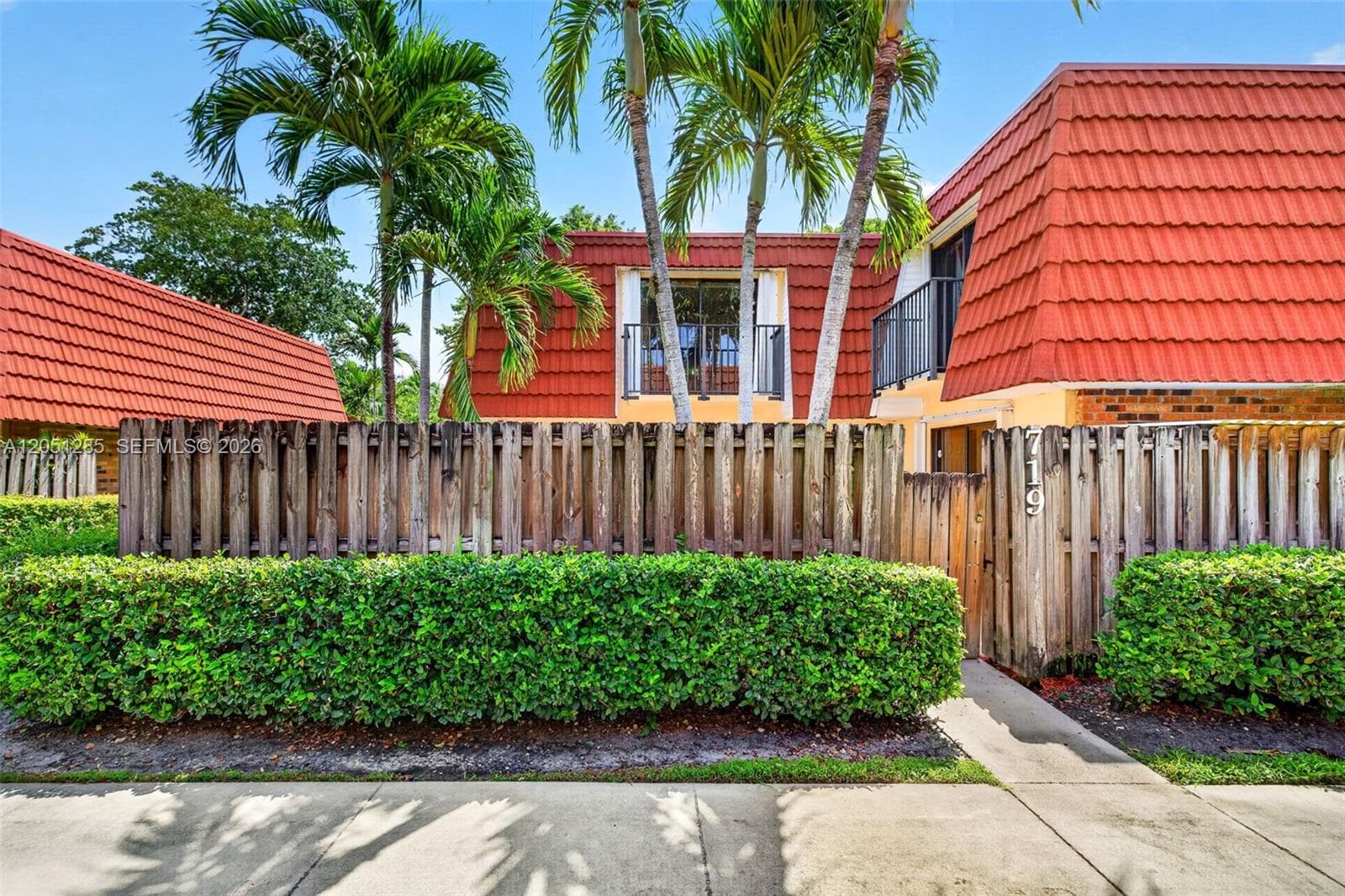 719 NW 98th Cir, Plantation, FL 33324 photo 2