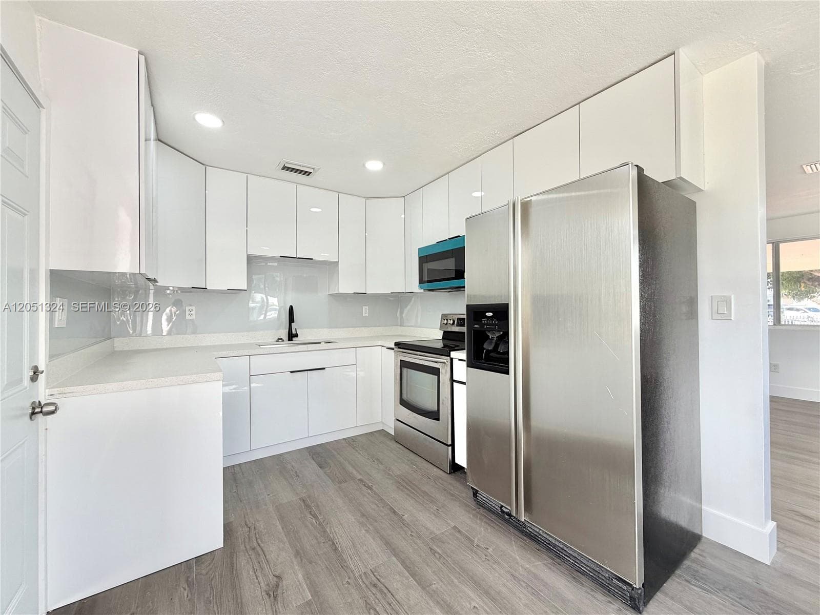685 SE Park Dr, Hialeah, FL 33010 photo 2