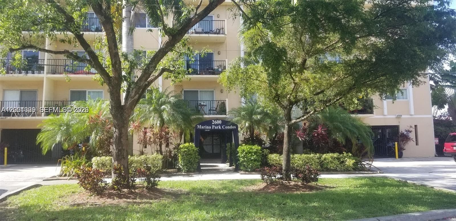 2600 NE 135th St # 4J-A, North Miami, FL 33181 photo 2