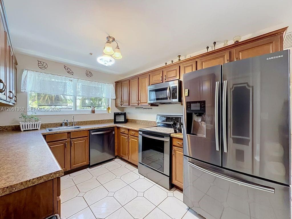 4201 NW 73rd Ave, Lauderhill, FL 33319 photo 4