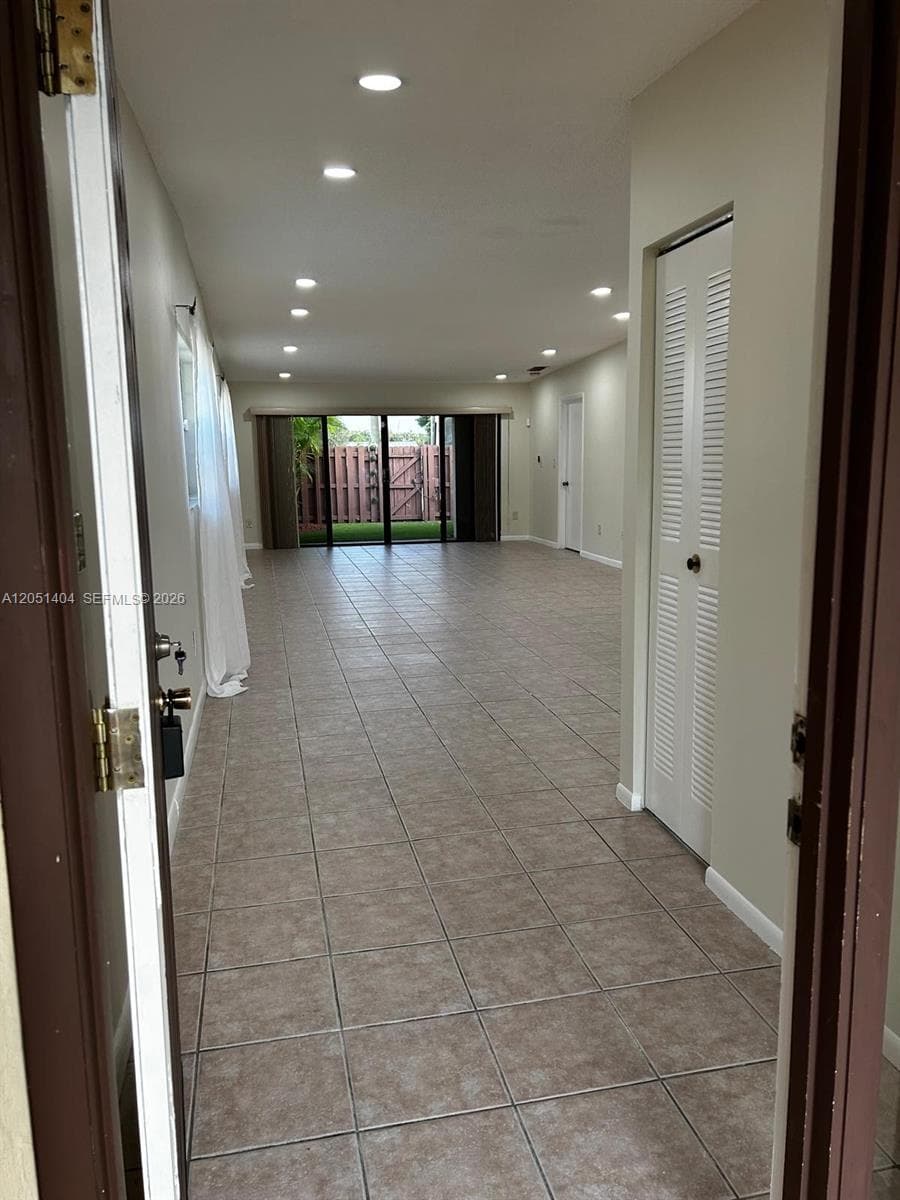 6524 NW 188th Ln, Hialeah, FL 33015 photo 3