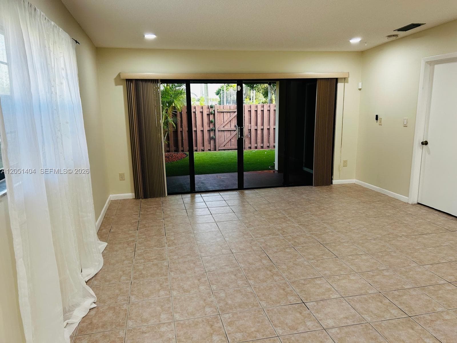 6524 NW 188th Ln, Hialeah, FL 33015 photo 5